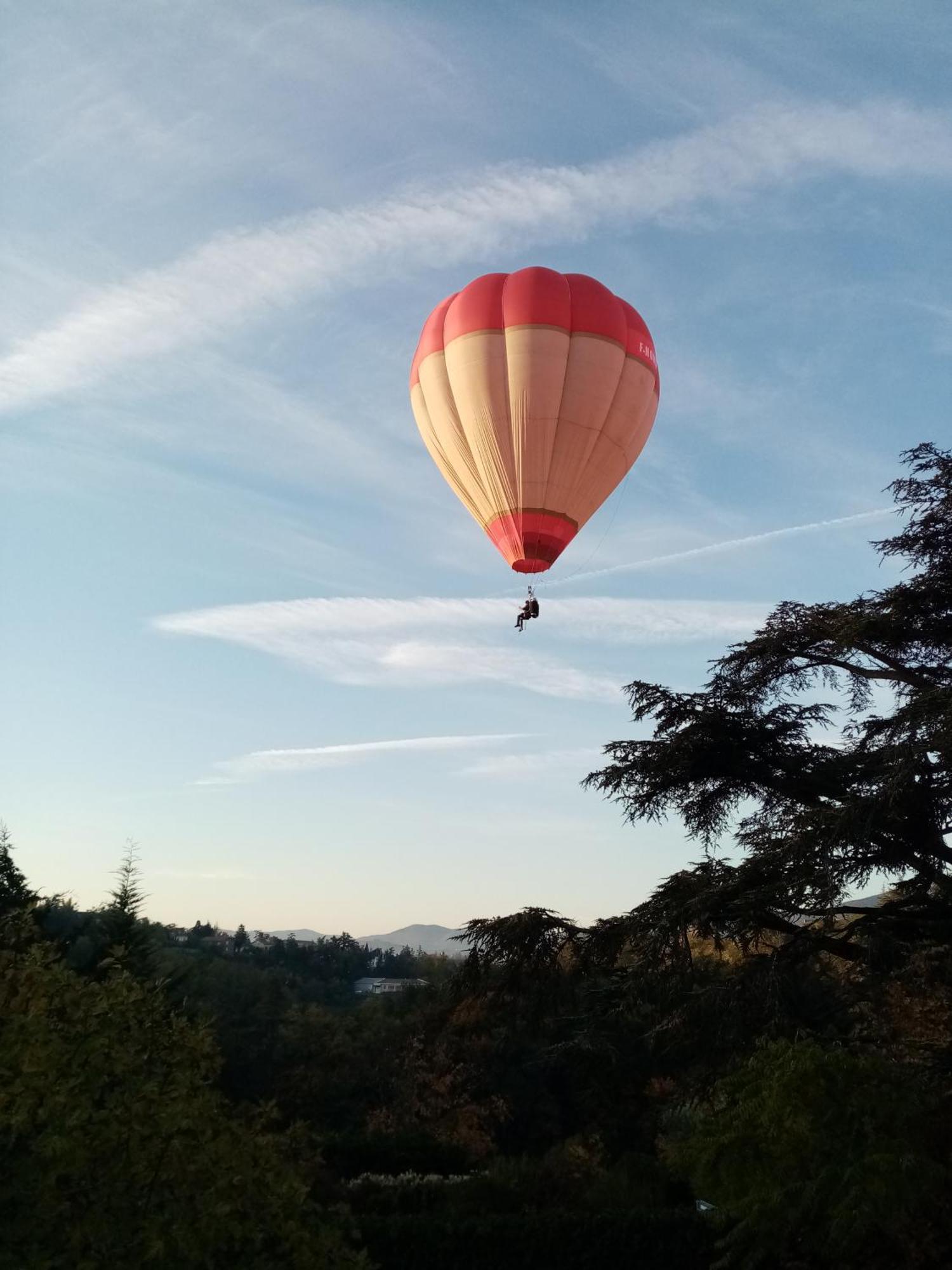 Charmant Gite Avec Parking Gratuit Sur Place. Villa Davézieux Exterior foto